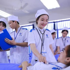 Top 50+ Mẫu áo đồng phục bệnh viện, phòng khám nổi tiếng nhất Việt Nam